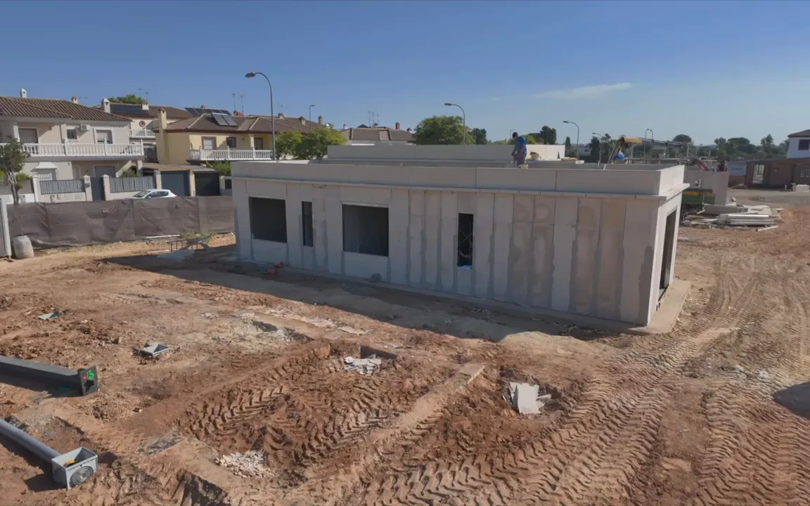 Vivienda terminada vista desde la cámara de obra